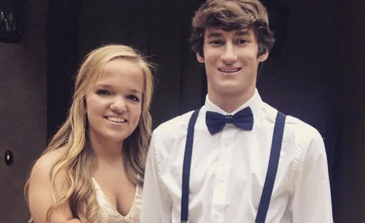 7 Little Johnstons: Elizabeth Johnston - Brice Bolden