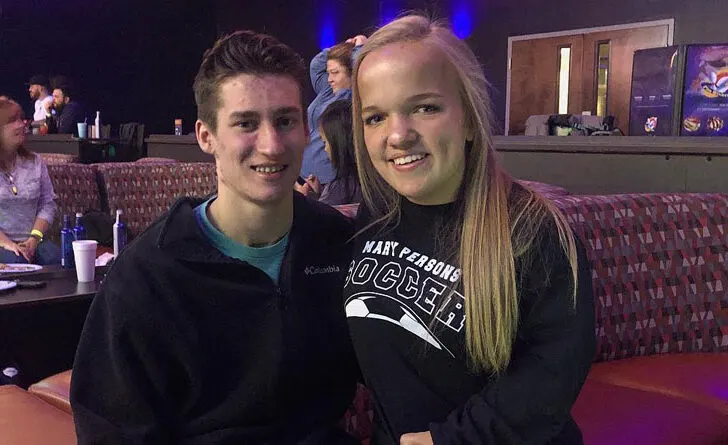 7 Little Johnstons: Elizabeth Johnston - Brice Bolden