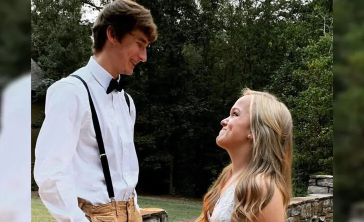 7 Little Johnstons: Elizabeth Johnston - Brice Bolden