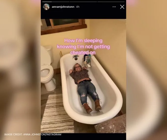 7 Little Johnstons - Anna Johnston - Bathtub